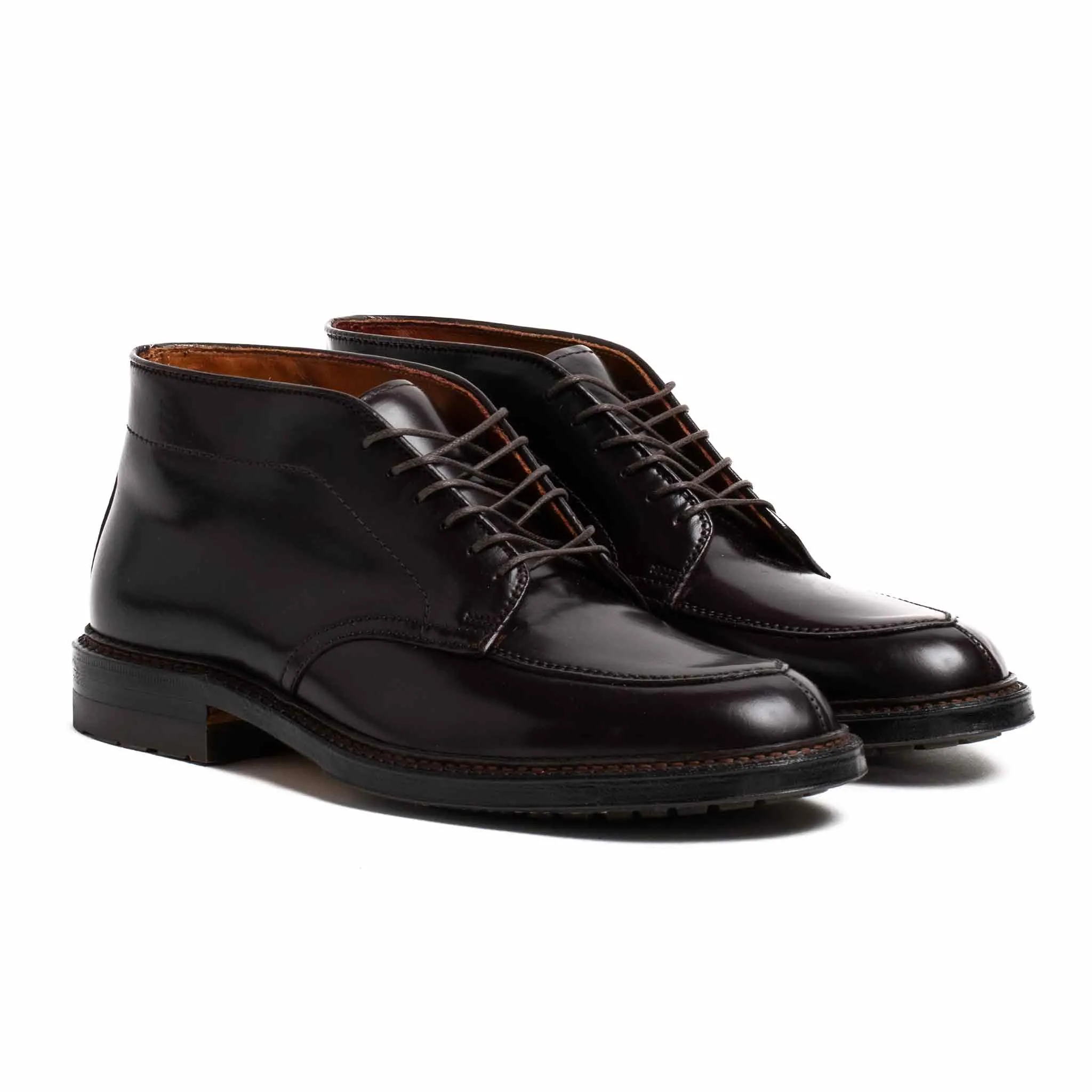 Alden Six Eye Chukka Boot Colour 8 Cordovan With Commando Sole