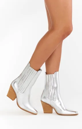 Cali Casual Boot ~ Metallic Silver