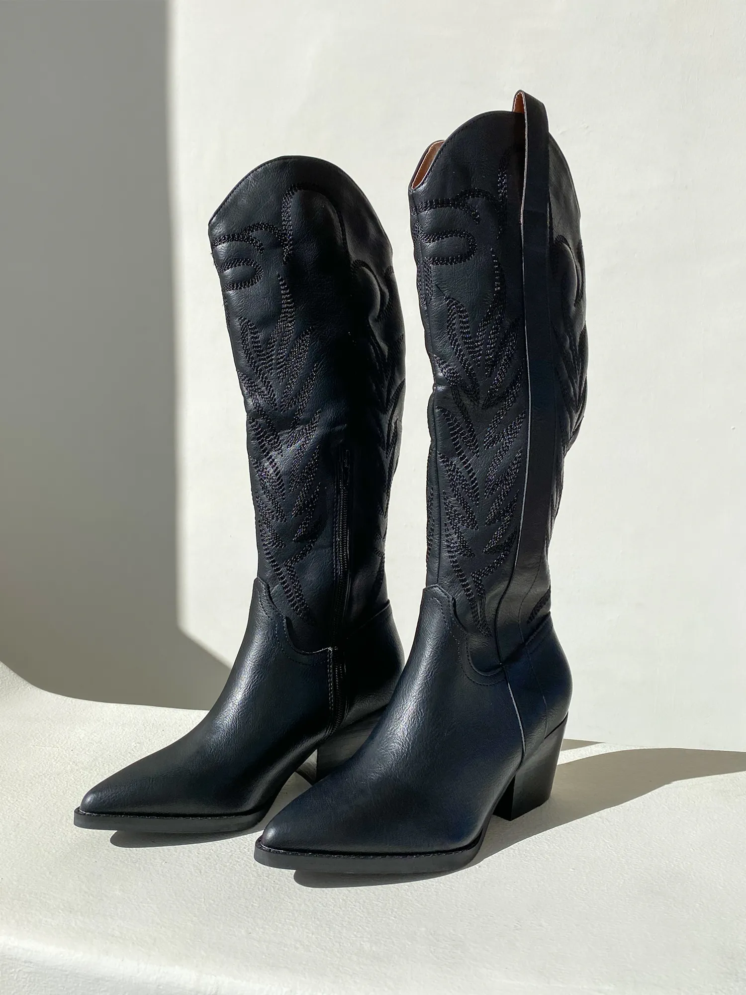 Samara Cowgirl Boot in Black