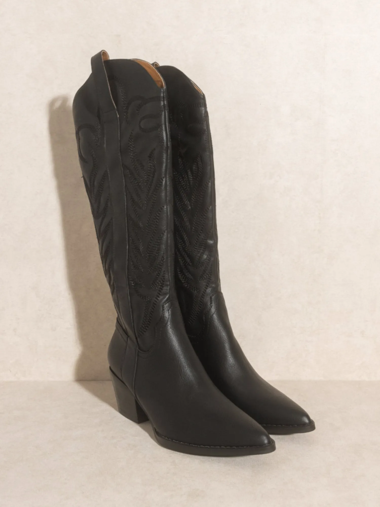 Samara Cowgirl Boot in Black